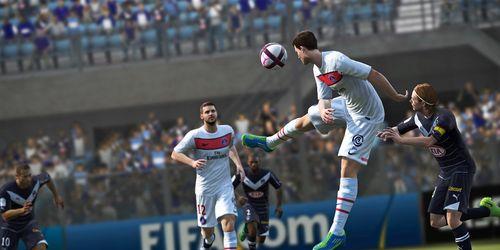 《FIFA13》游戏进攻防守攻略（提升你的进攻和防守技巧）