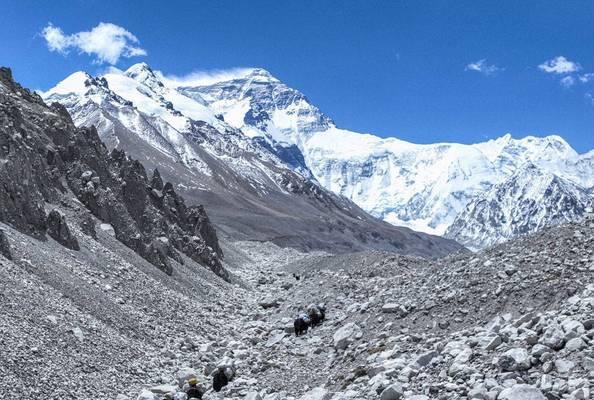 守护雪山，挑战无良登山客（以游戏为主）