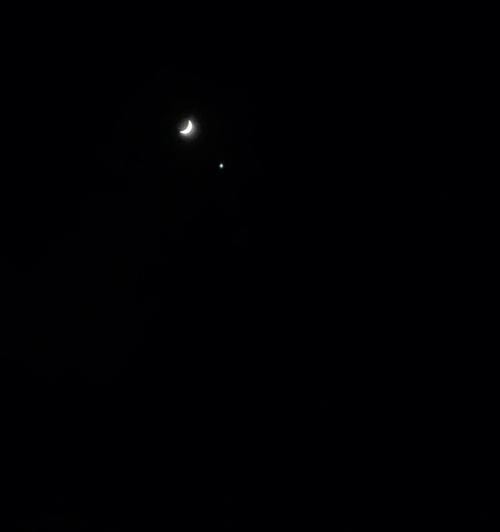 宇宙奇幻之旅（揭秘月球的神秘星系归属与月亮的星辰身份）
