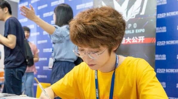 开播十分钟爱心破百万嗨氏高人气王者归来？直播平台如何应对？