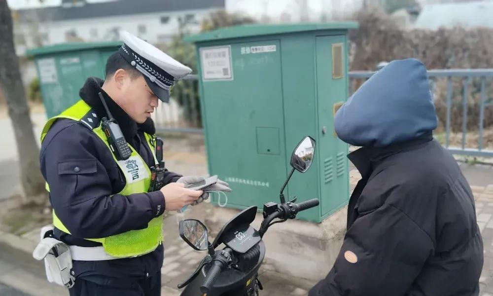 4月1日起,电动车、摩托车、三轮车上路“6禁3扣”,处罚明确了 4月1日起,电动车、摩托车、三轮车上路“6禁3扣”,处罚明确了